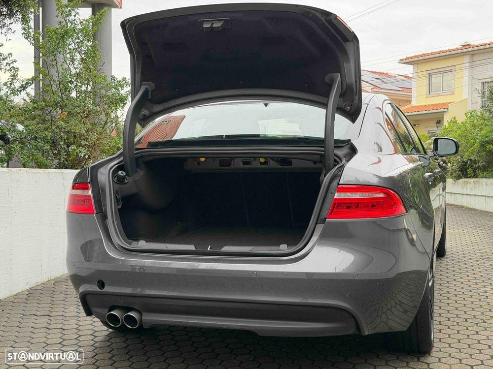 Jaguar XE 2.0 D R-Sport Aut. - 24