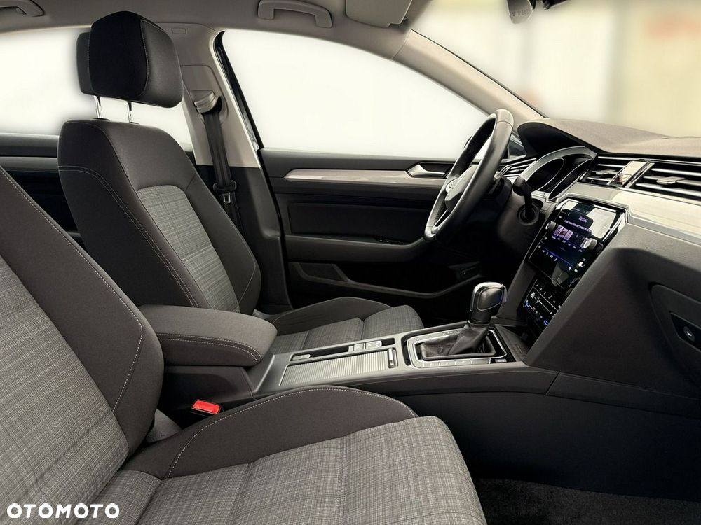 Volkswagen Passat - 23