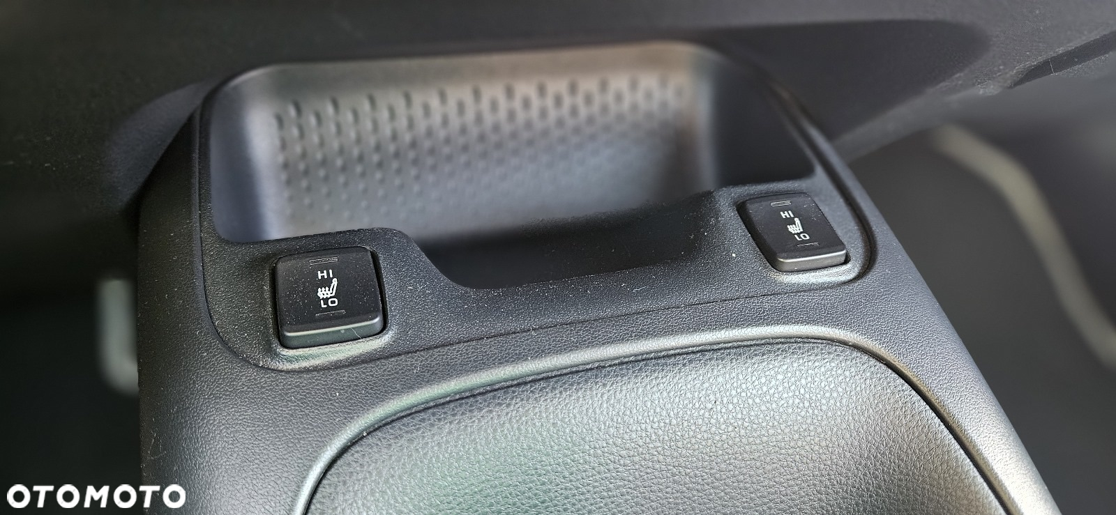 Toyota Corolla 1.8 Hybrid - 17