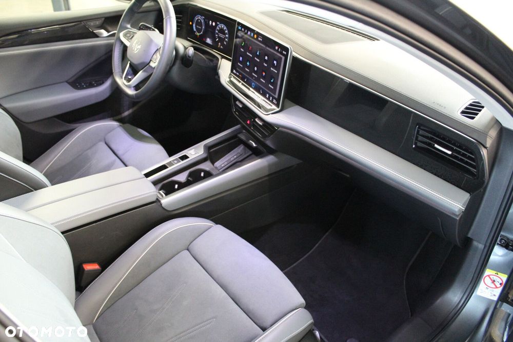 Volkswagen Passat Variant 2.0 TDI SCR Business DSG - 20