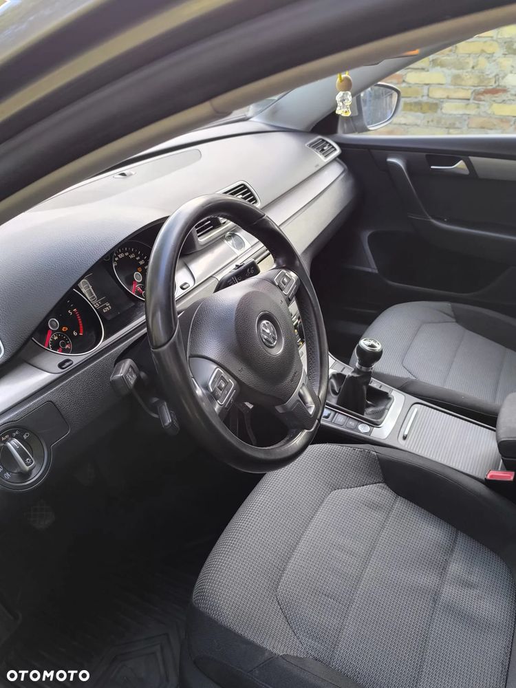 Volkswagen Passat 2.0 TDI Comfortline - 5