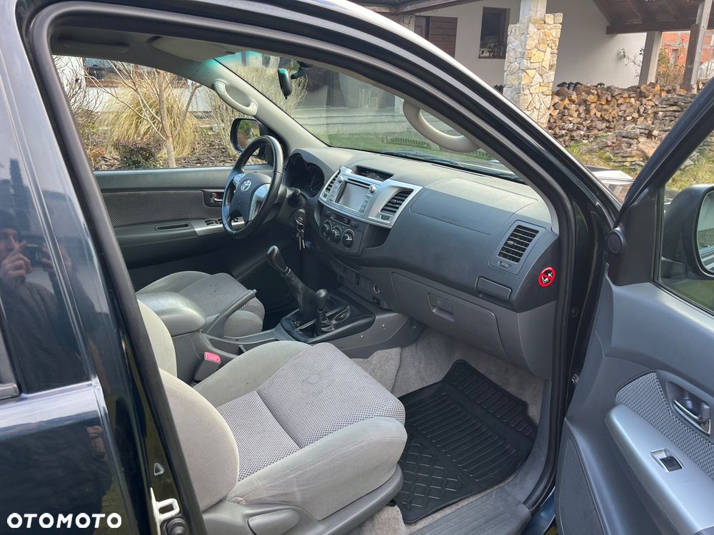 Toyota Hilux 4x4 Double Cab - 8