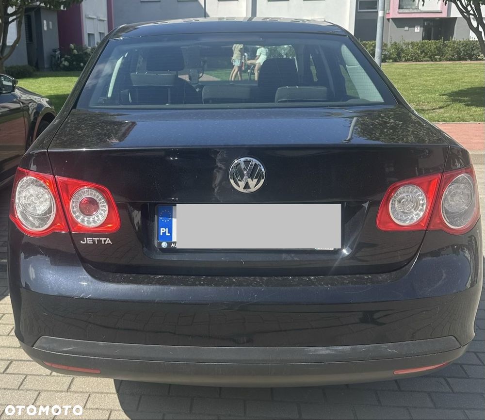 Volkswagen Jetta - 2