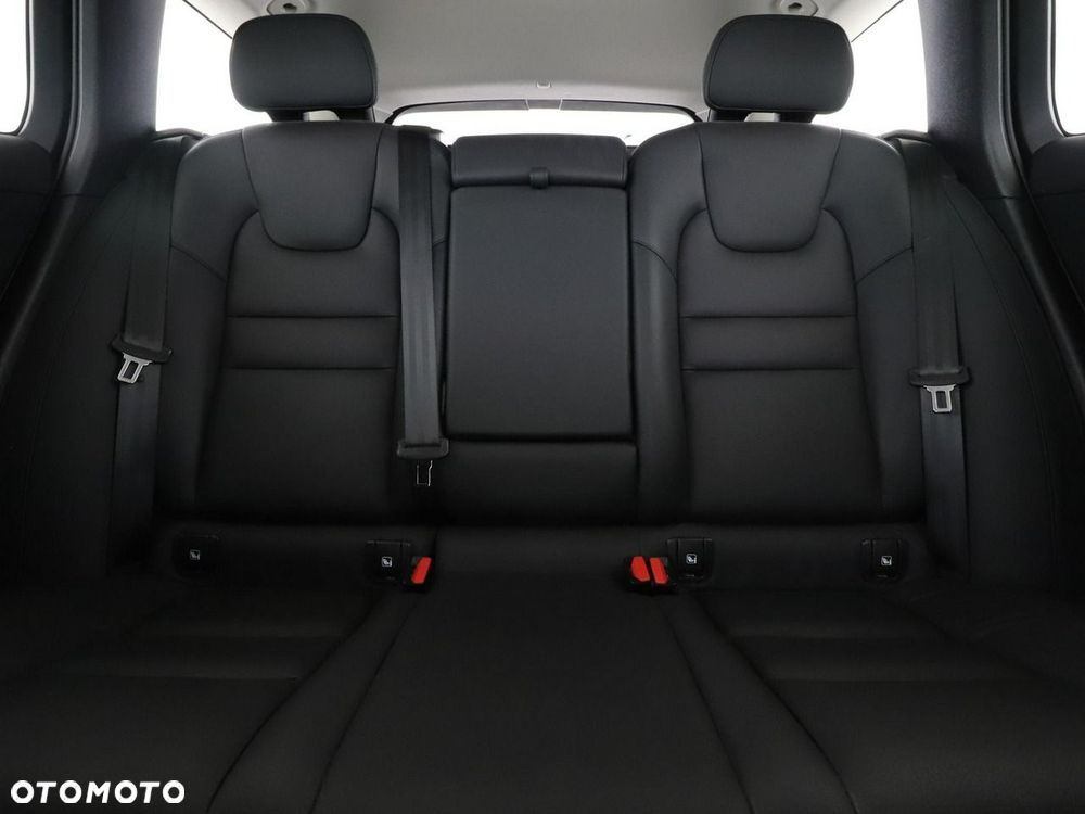 Volvo V60 B4 D Plus Dark - 19