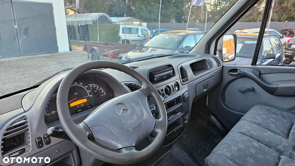 Mercedes-Benz Sprinter - 13