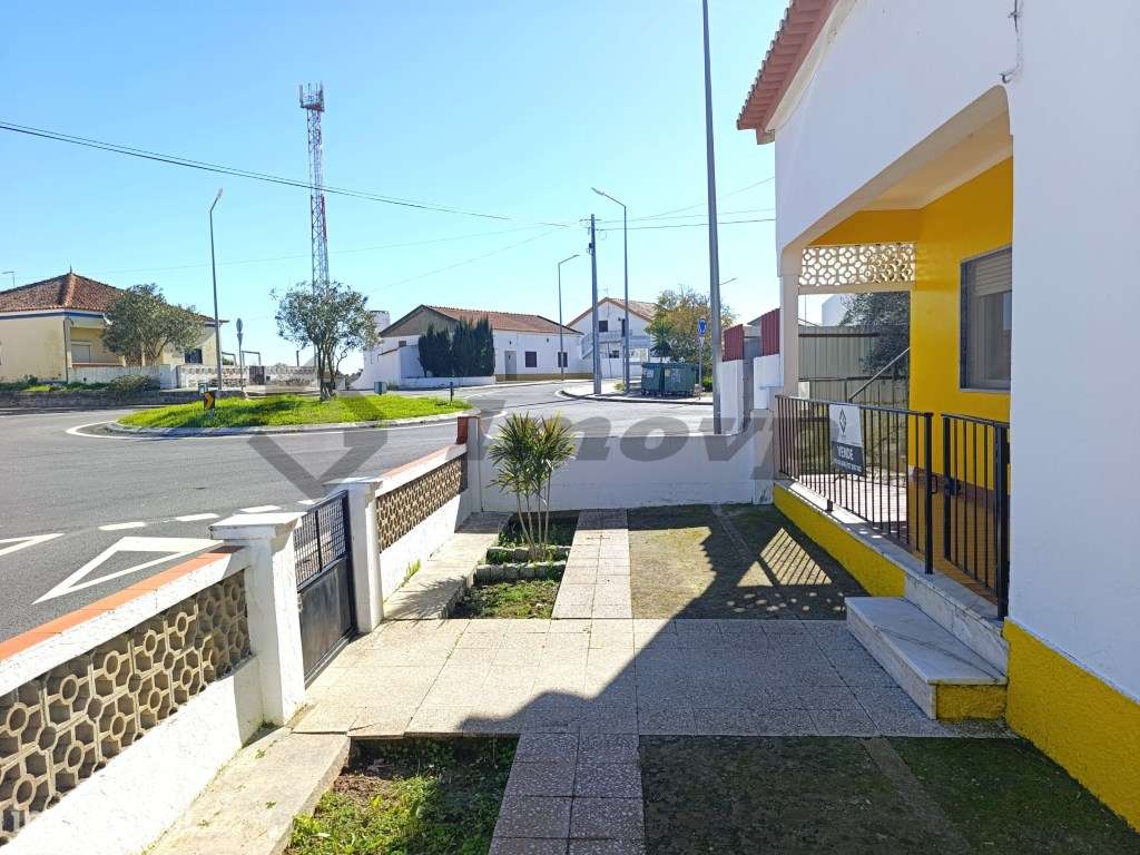 Moradia T3+1 com amplo quintal na Aldeia da Sete, Castro Verde - Grande imagem: 2/30