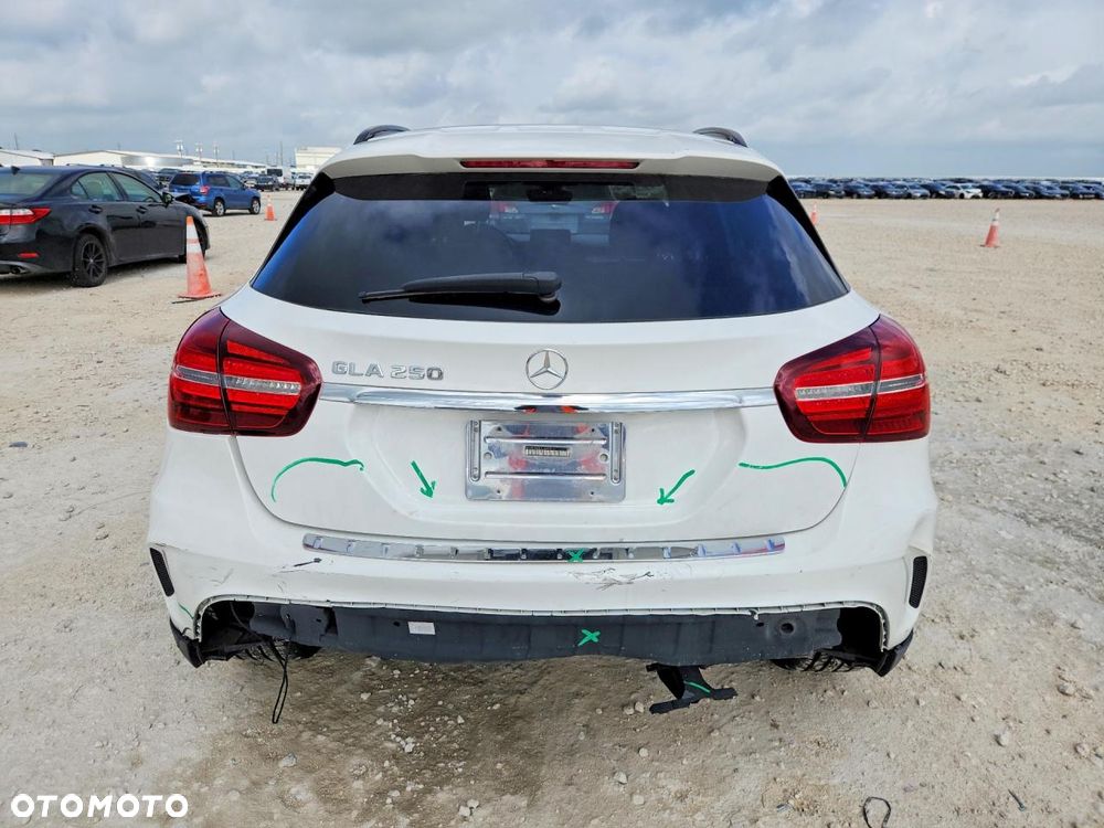 Mercedes-Benz GLA - 6