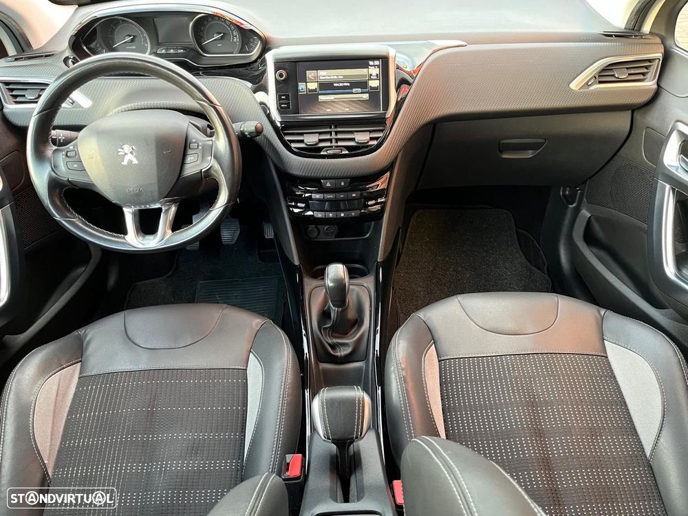 Peugeot 2008 1.2 PureTech Allure - 17