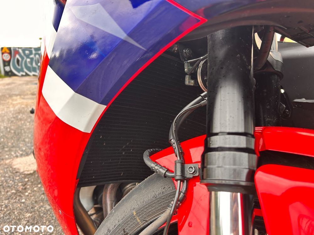 Honda CBR - 26