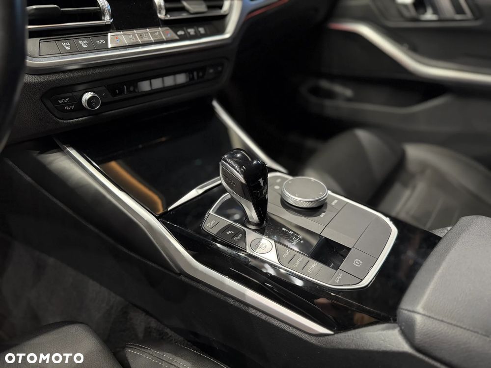 BMW Seria 3 318i Sport Line - 9