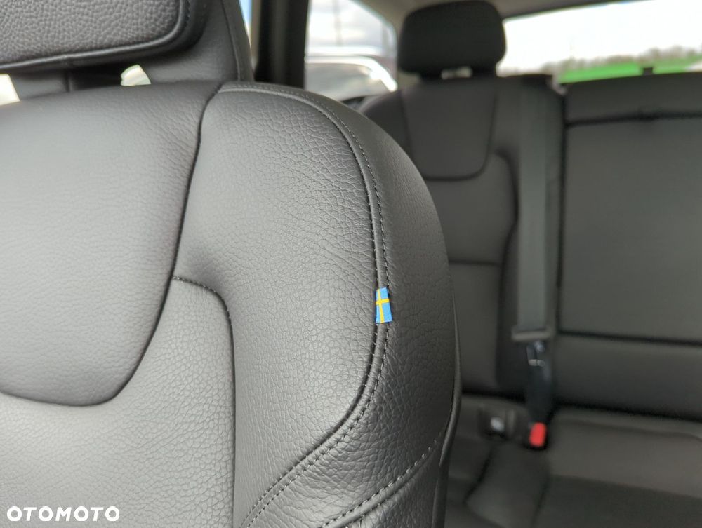Volvo V90 Cross Country - 27