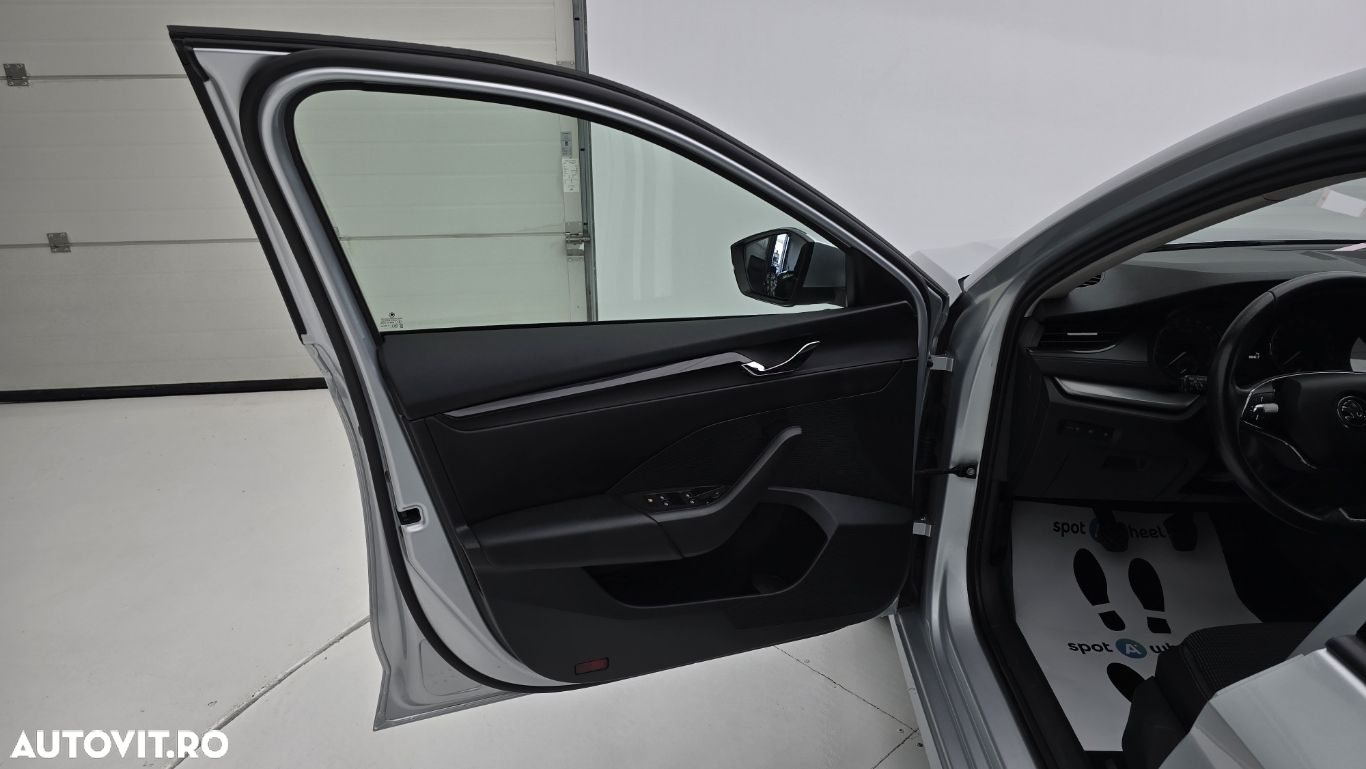 Skoda Octavia Combi 2.0 TDI Ambition - 10
