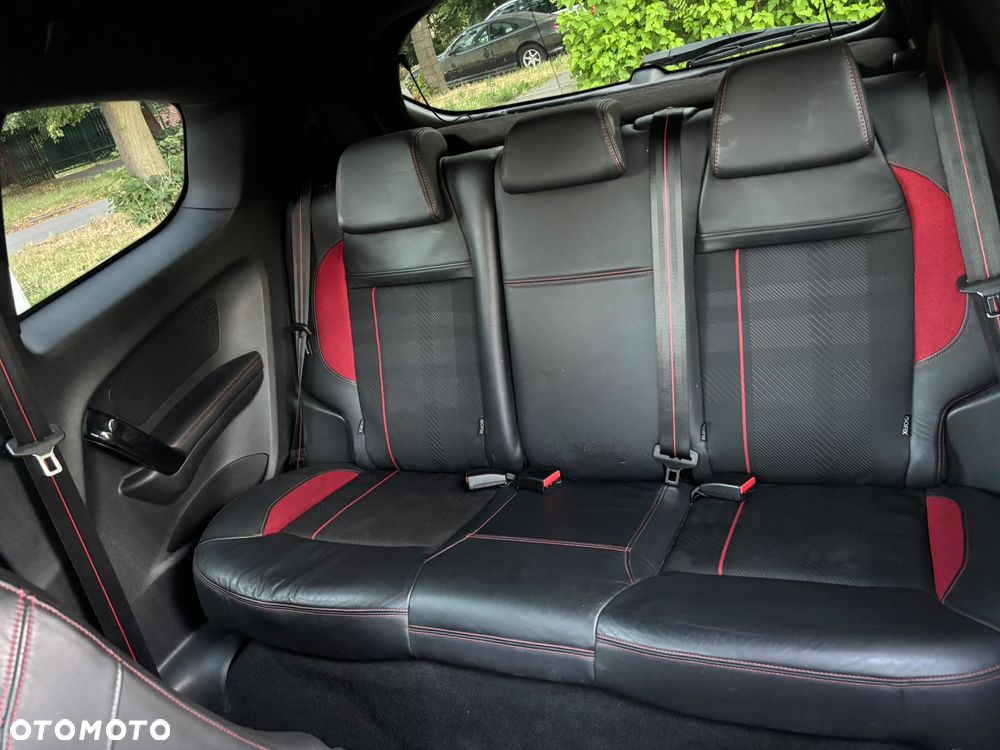 Peugeot 208 1.6 THP GTi - 11