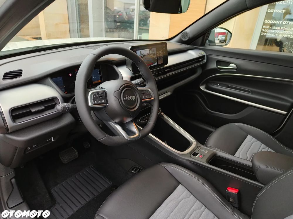 Jeep Avenger 1.2 T3 mHEV Upland 4xe eDCT6 - 10