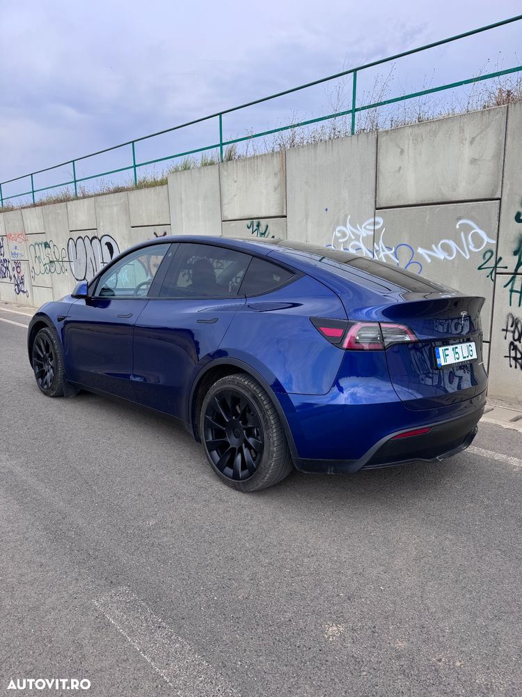 Tesla Model Y - 23