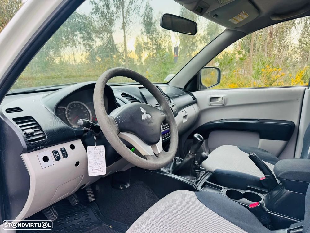 Mitsubishi L200 2.5 DI-D CD Intense AC/JLL - 20