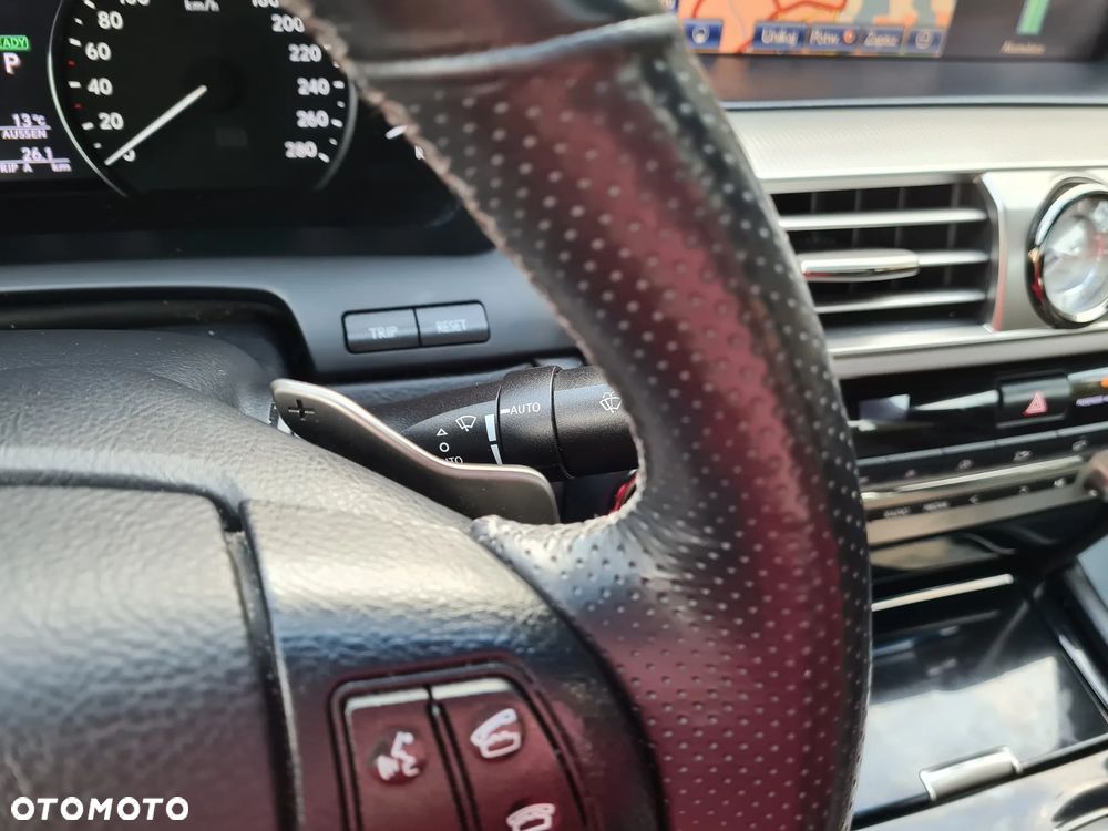 Lexus LS 600h F Sport - 32