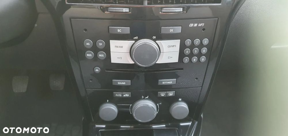 Opel Astra 1.6 150 Jahre - 15