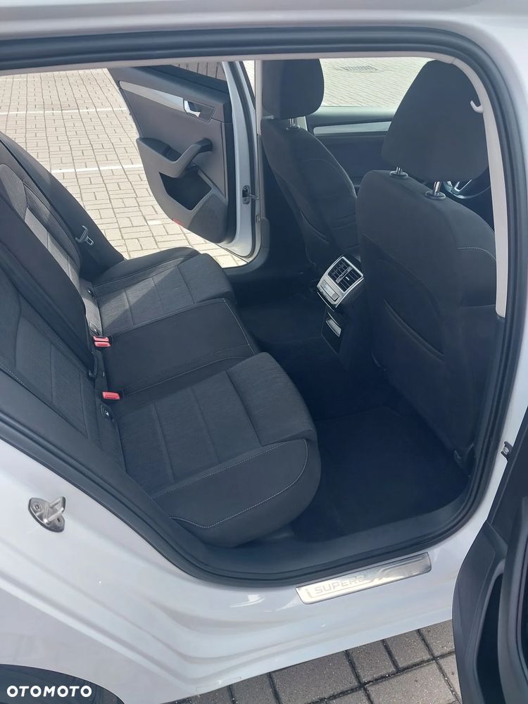 Skoda Superb 2.0 TDI Ambition DSG - 5