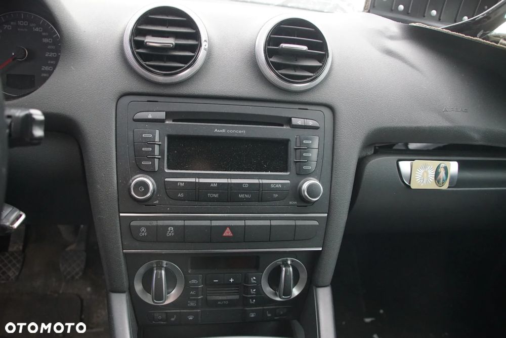 Auto na części - Audi A3 8P Lift 1.6 TDI 105 KM CAYC LUB LY9C 2013R Silnik Skrzynia Drzwi Maska Błotnik Zderzak Klapa Lampa Lusterko Klamka Szyba Deska Kokpit Sterownik Moduł Czujnik Licznik Panel Kierownica - 14