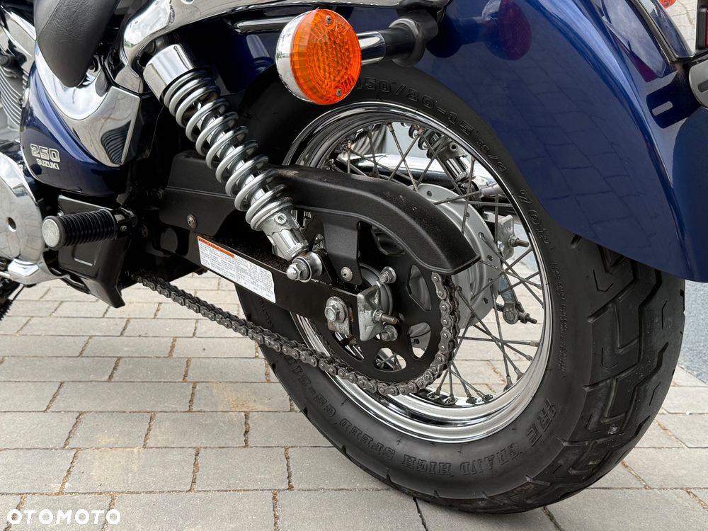 Suzuki Intruder - 21