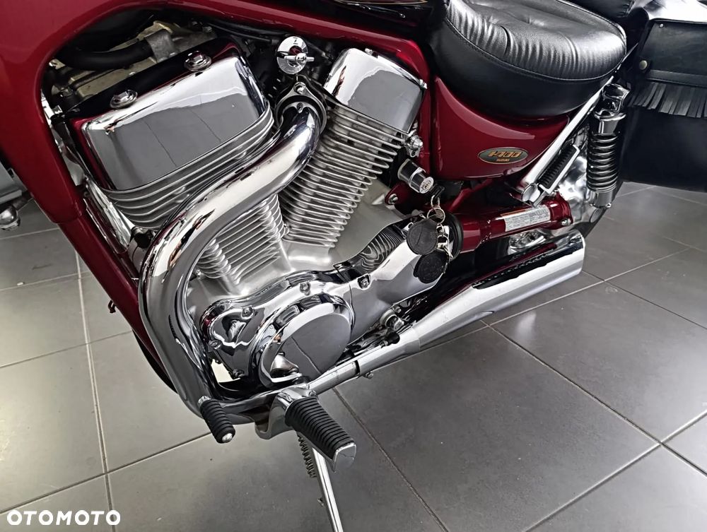 Suzuki Intruder - 8