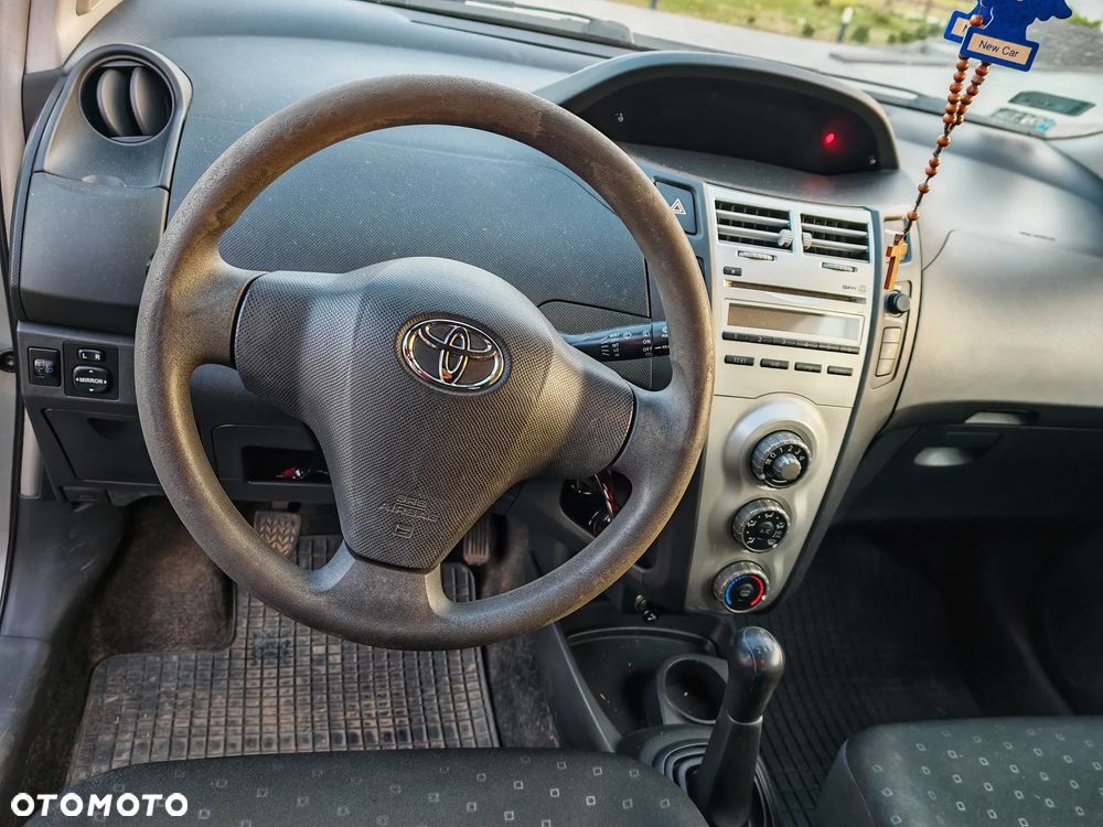 Toyota Yaris 1.3 Terra Gold - 12