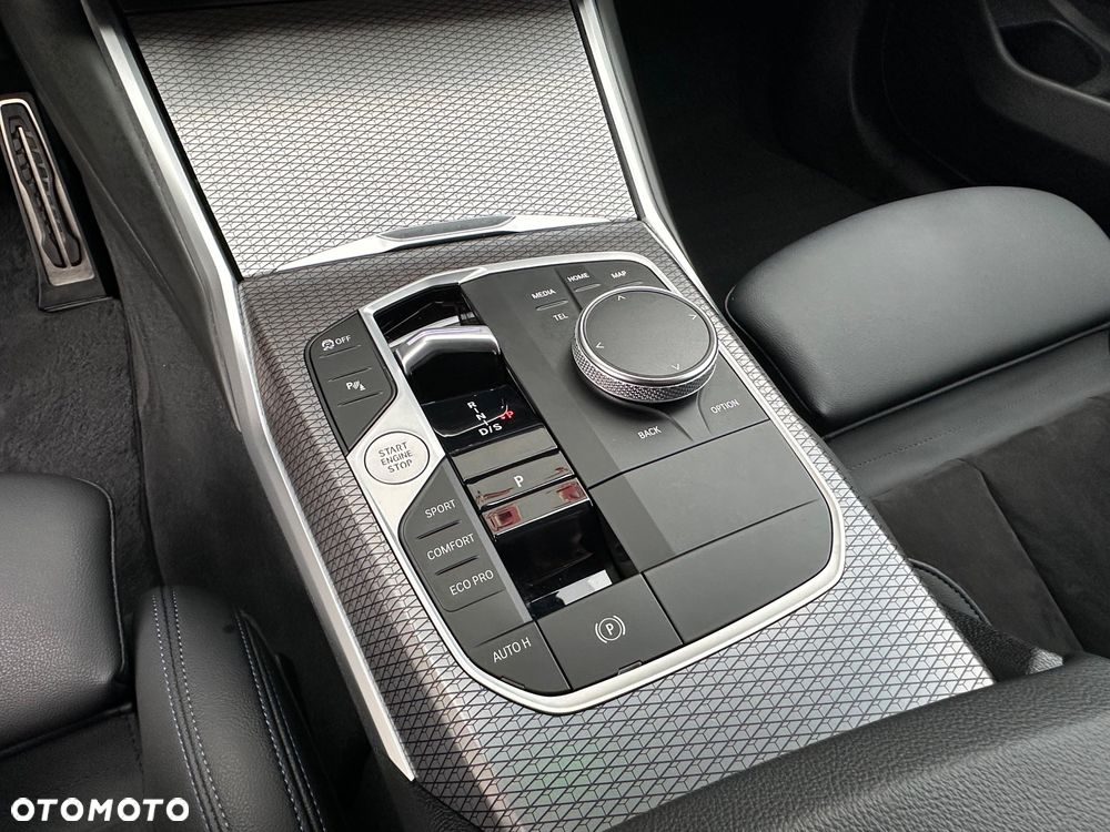 BMW Seria 3 320d xDrive M Sport - 29