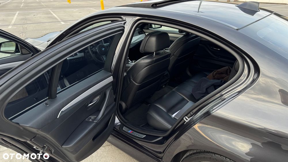 BMW Seria 5 550i - 9