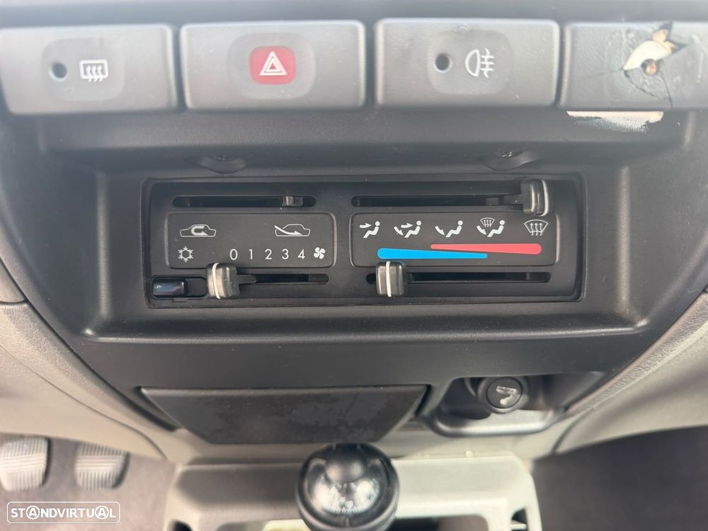 Nissan Terrano II 2.7 LX — fotografia 11
