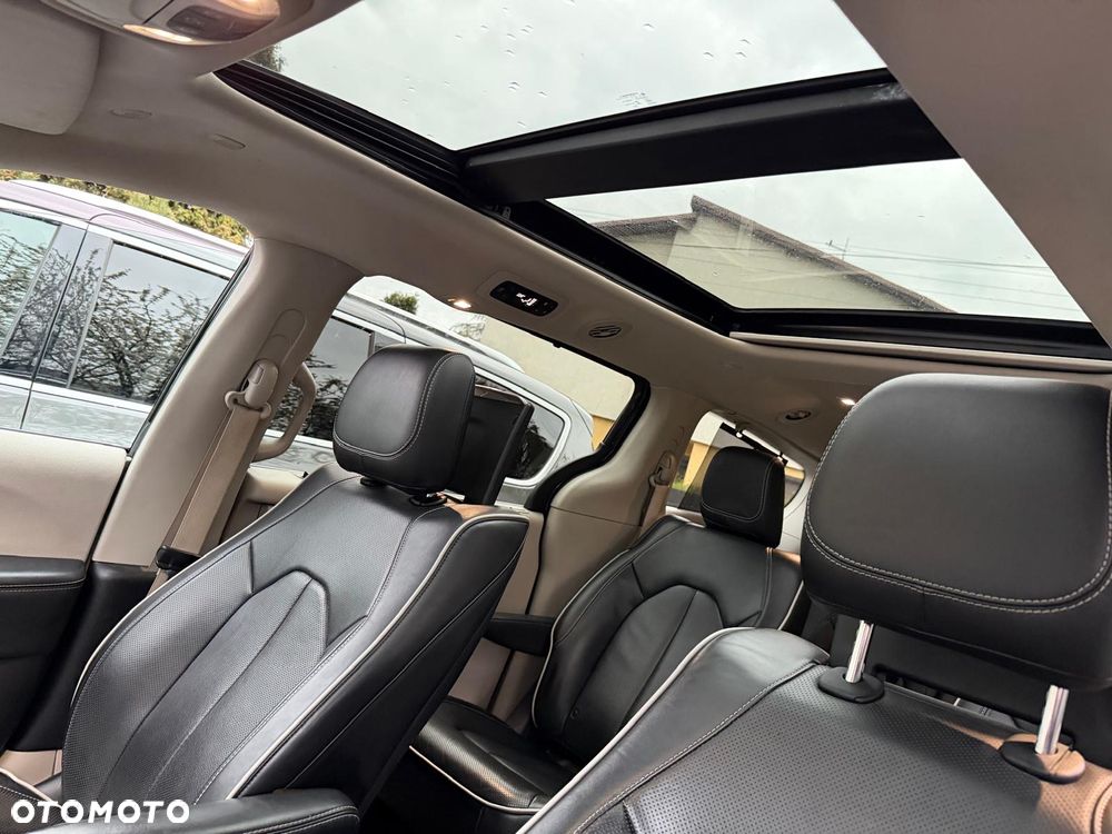 Chrysler Pacifica - 7