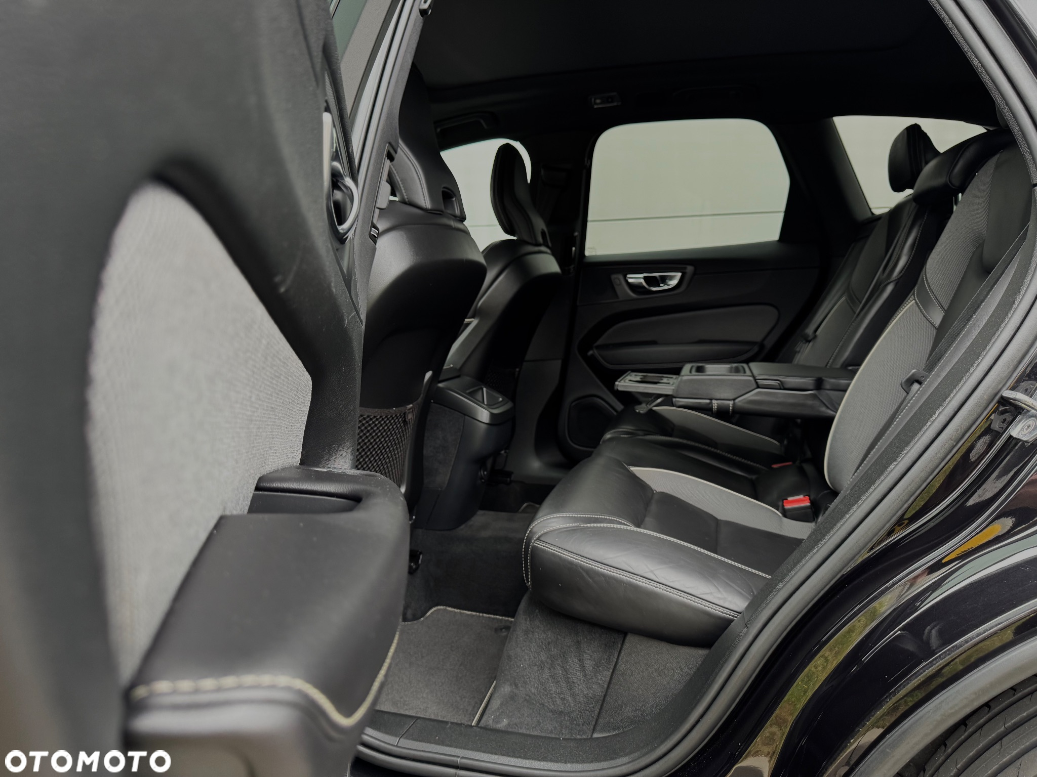 Volvo XC 60 D4 R-Design - 23