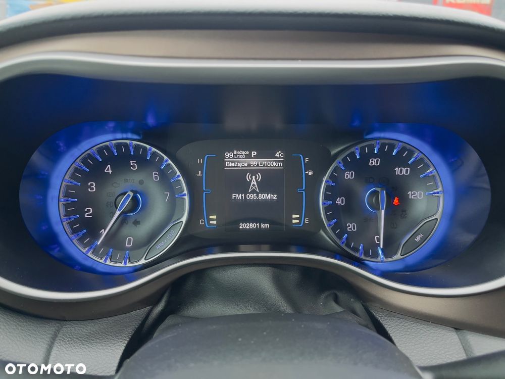 Chrysler Pacifica - 5