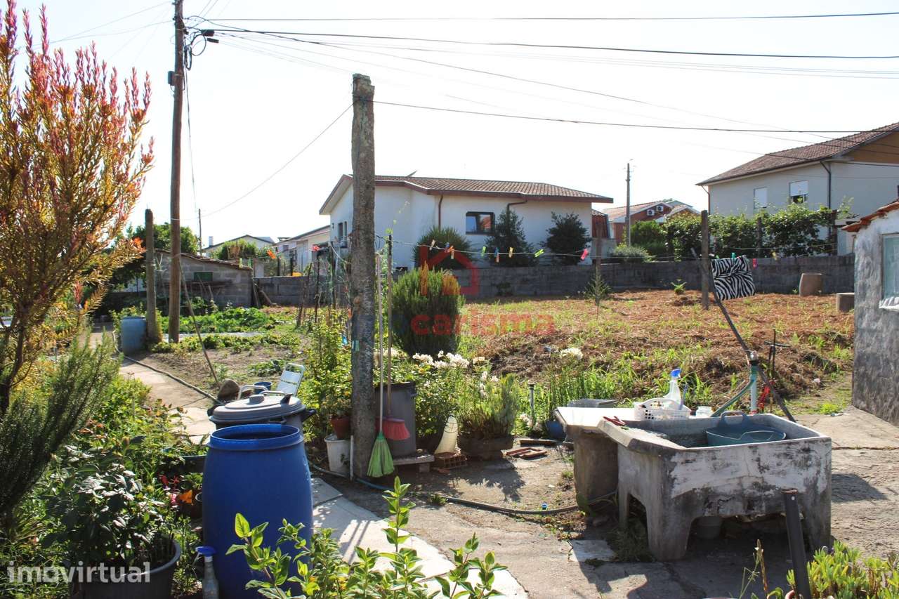 Moradia T2 Térrea para Restauro em Vila das Aves, Santo Tirso - Grande imagem: 2/26