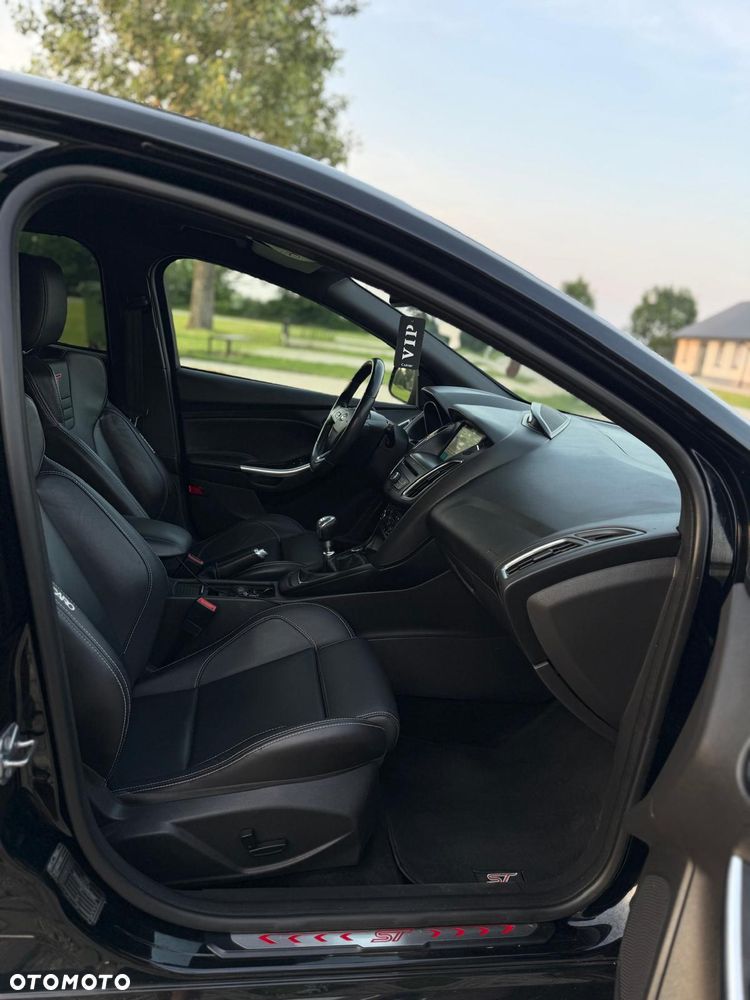 Ford Focus 2.0 EcoBoost ST - 8