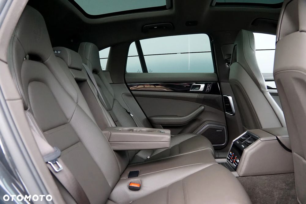 Porsche Panamera 4 Sport Turismo - 30