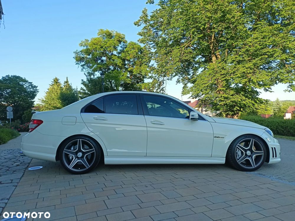 Mercedes-Benz Klasa C 63 AMG - 10