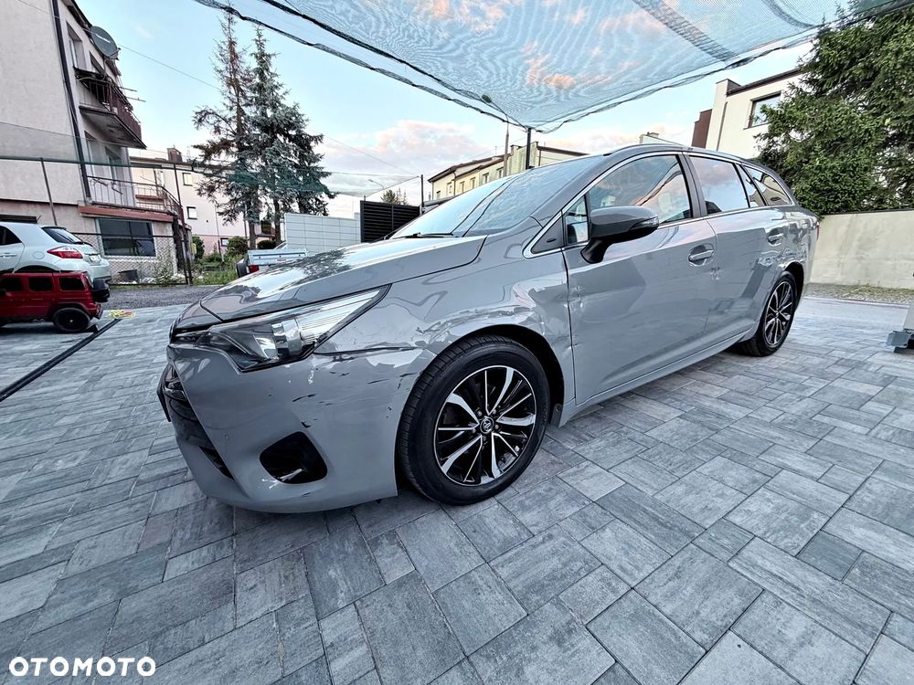 Toyota Avensis 1.8 Premium - 10