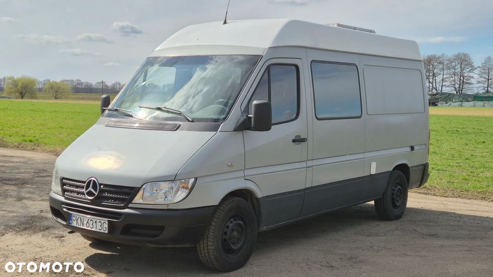Mercedes-Benz Sprinter - 1