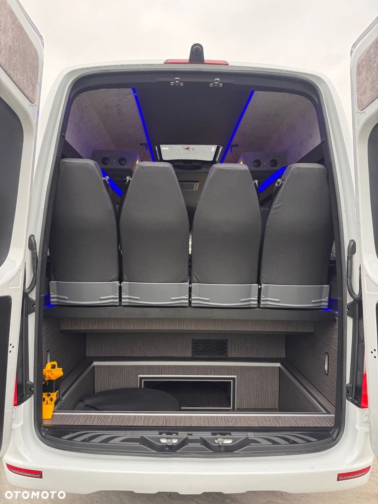 Mercedes-Benz Sprinter - 22