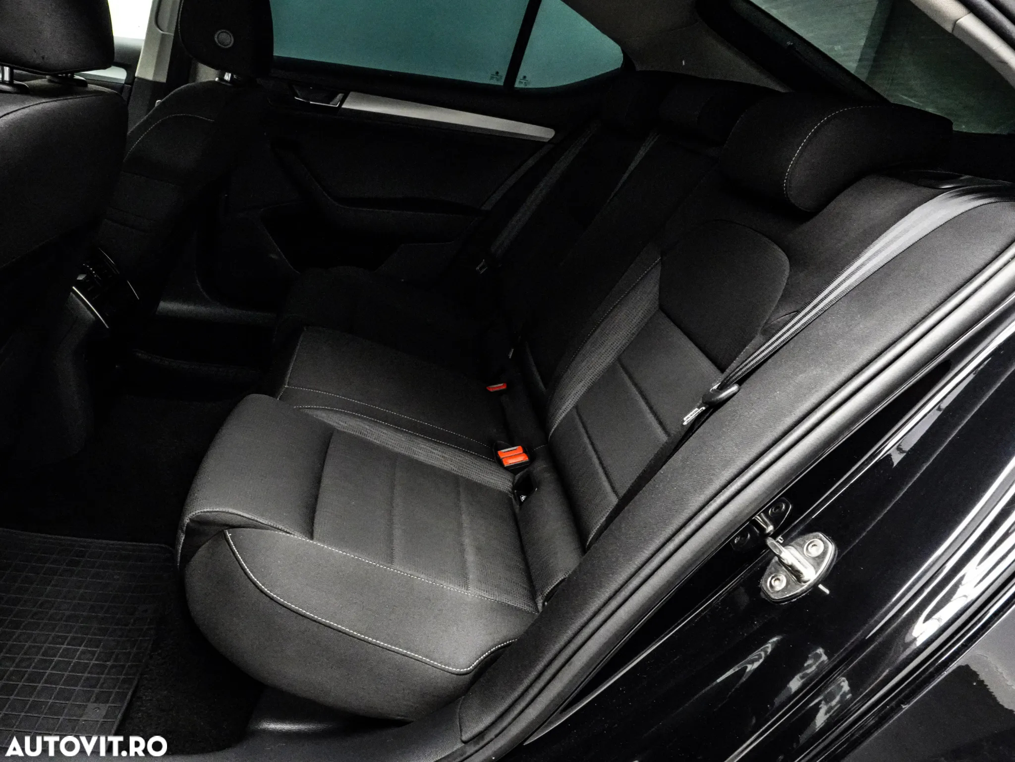 Skoda Superb 1.6 TDI DSG Ambition - 15