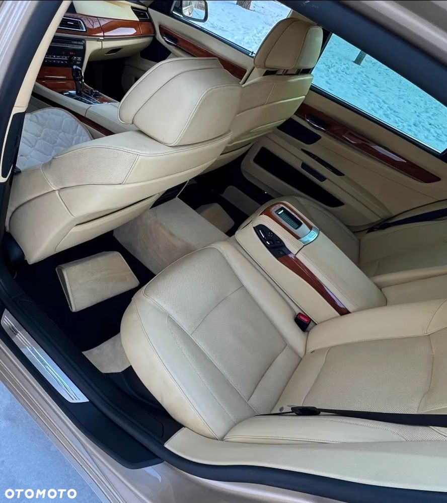 BMW Seria 7 750Li xDrive - 15
