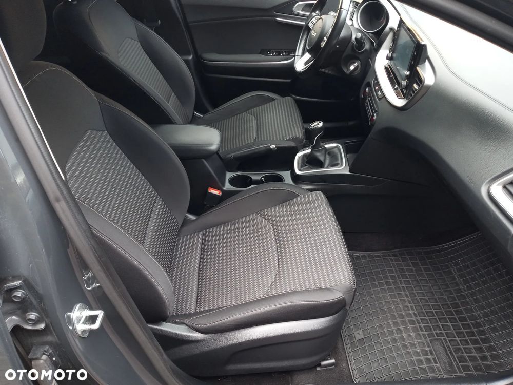 Kia Ceed 1.5 T-GDI M - 28