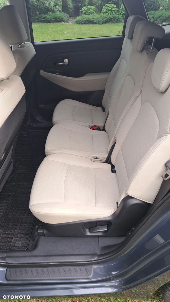 Kia Carens 1.7 CRDi L 7os - 12