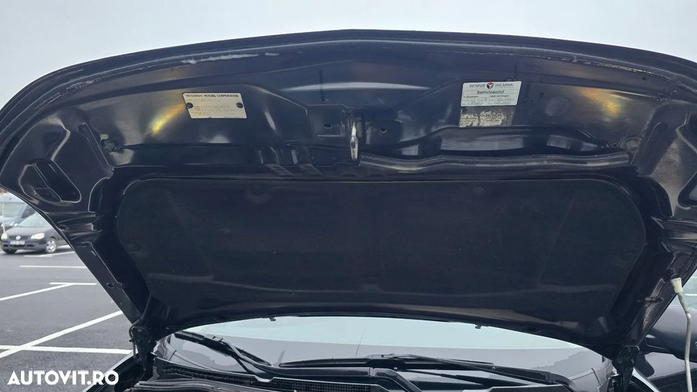 Mitsubishi Outlander 2.0 4WD Plug-In Hybrid Top - 36