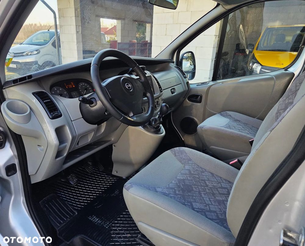 Renault Trafic Vivaro - 16