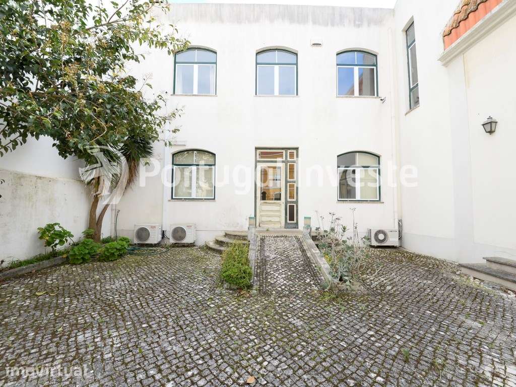 Moradia no Centro de Setúbal com Jardim - Ideal para Clínica, Escri... - Grande imagem: 2/17