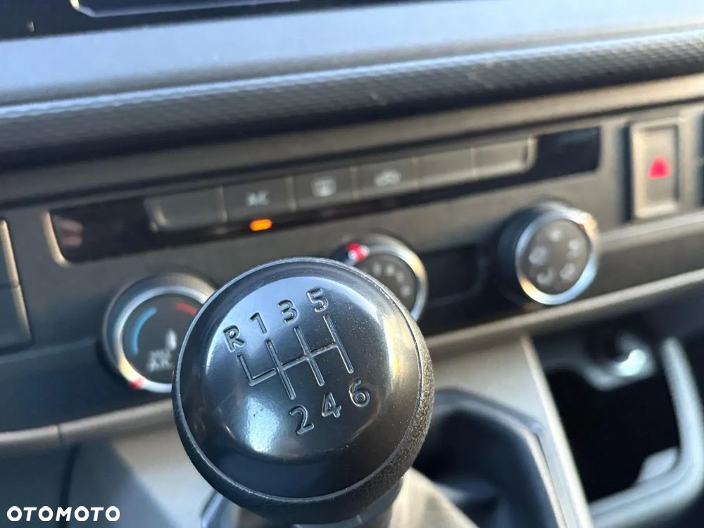 Volkswagen Transporter - 18