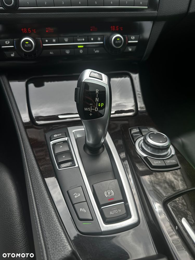 BMW Seria 5 528i xDrive - 11