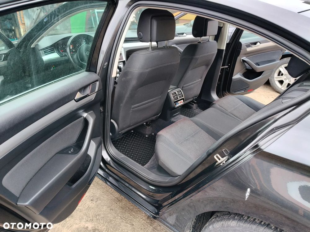 Volkswagen Passat 1.8 TSI BMT Comfortline DSG - 28